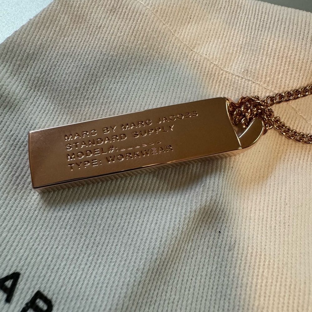 Marc by Marc Jacobs NWT Rose Gold Pendant Bar Tag Chain Long Necklace - Picture 3 of 13